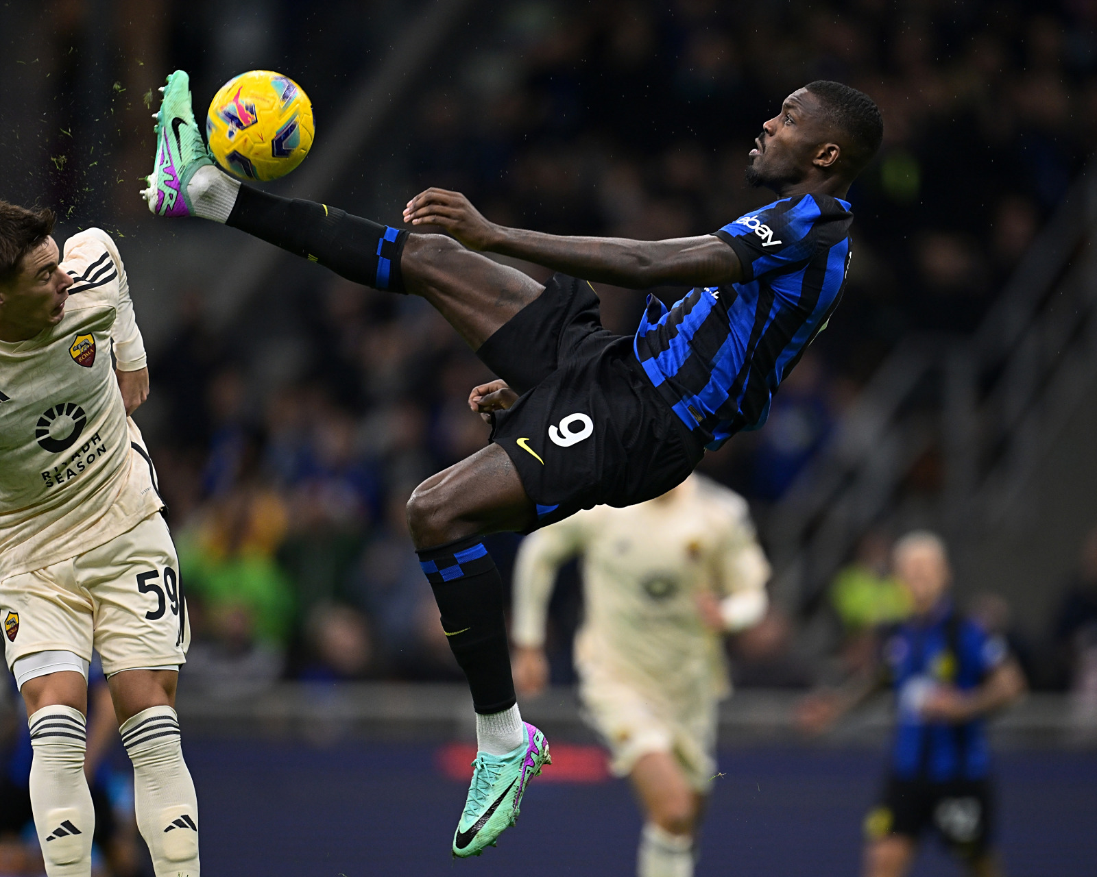 国际米兰险胜罗马,马夏尔一己之力扛起全队的简单介绍 国际米兰险胜罗马,马夏尔一己之力扛起全队的简单介绍