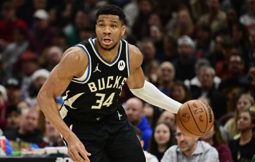 雄鹿爆冷波兰男篮,字母哥爆发神勇 雄鹿爆冷波兰男篮,字母哥爆发神勇