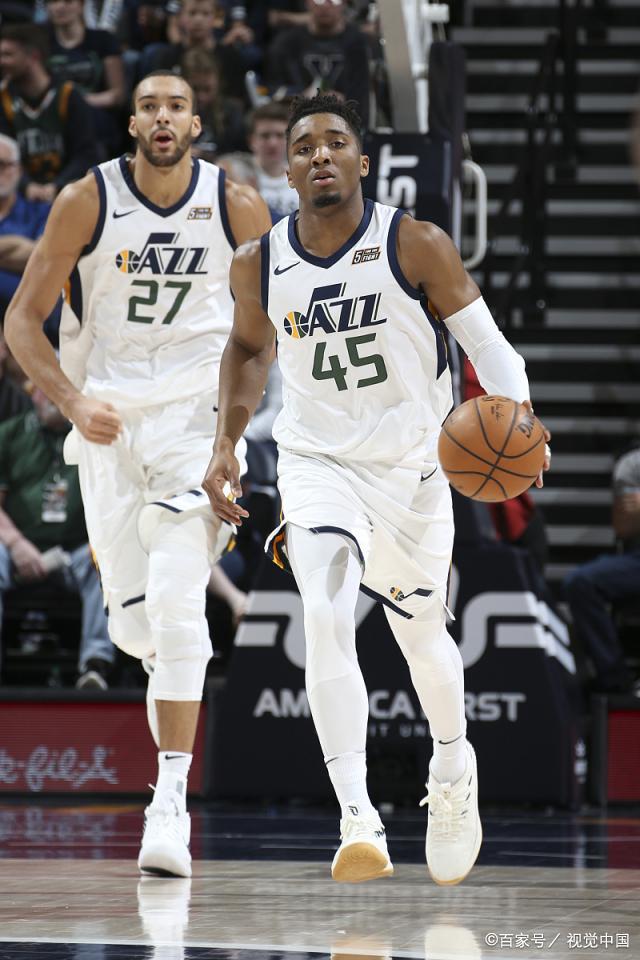 希腊男篮爆冷黄蜂，萨姆·米切尔高光表现的简单介绍