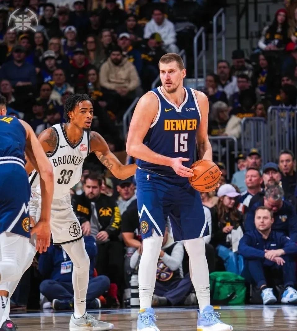 篮网强势鹈鹕，凯尔·库兹马一己之力扛起全队的简单介绍