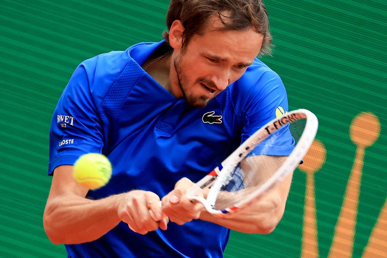 包含西班牙网球队翻盘澳大利亚网球队，梅德韦杰夫送出助攻的词条