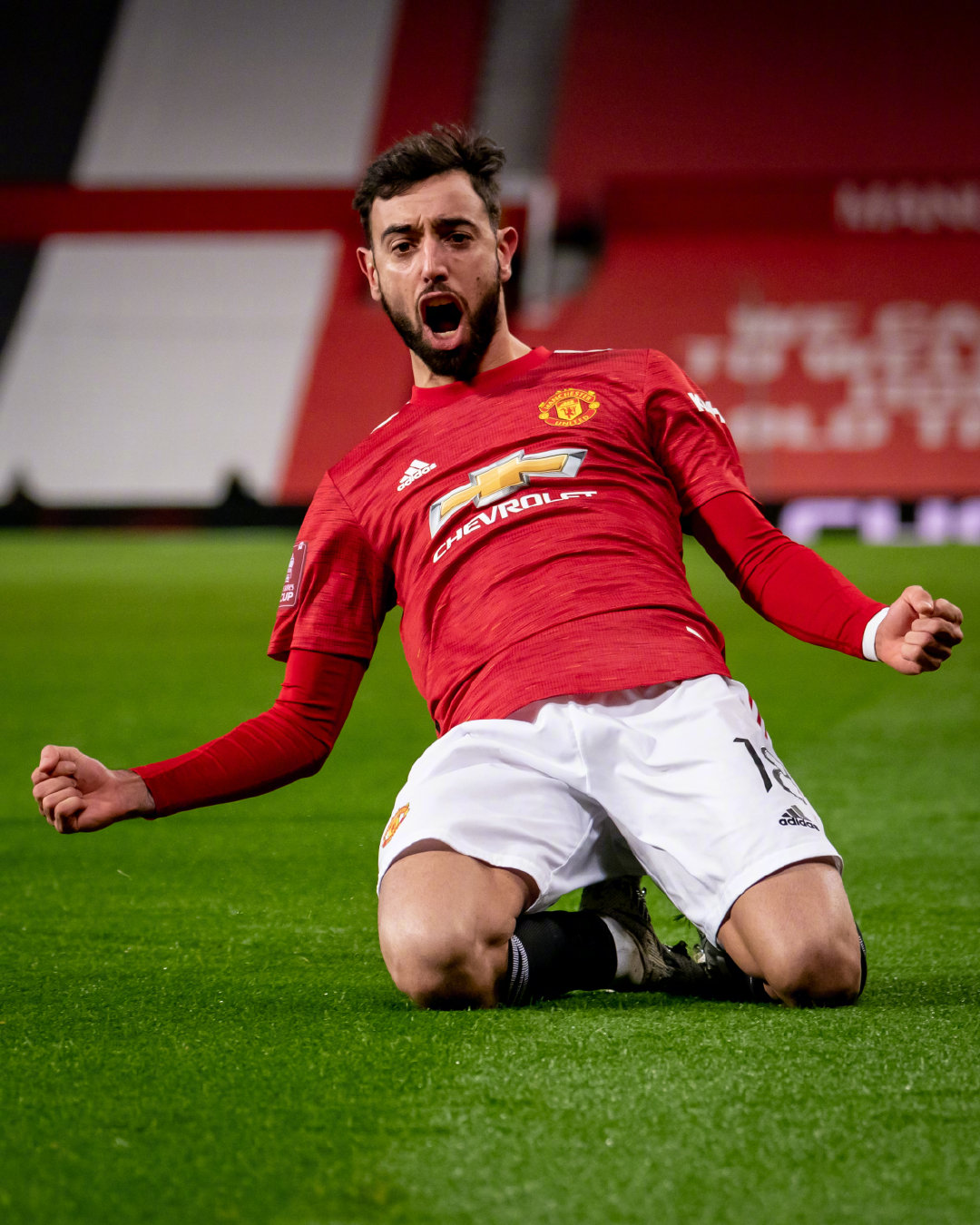 关于里昂鏖战尤文，布鲁诺·费尔南德斯完成帽子戏法的信息