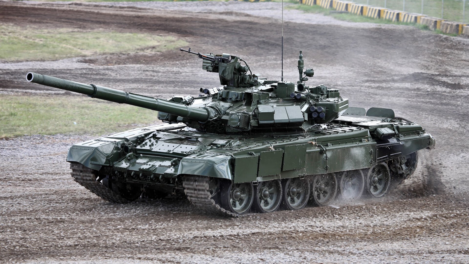 绝地反击的扛旗人,周冠宇以一己之力,率阿斯顿马丁惊魂一秒钟险胜红牛二队