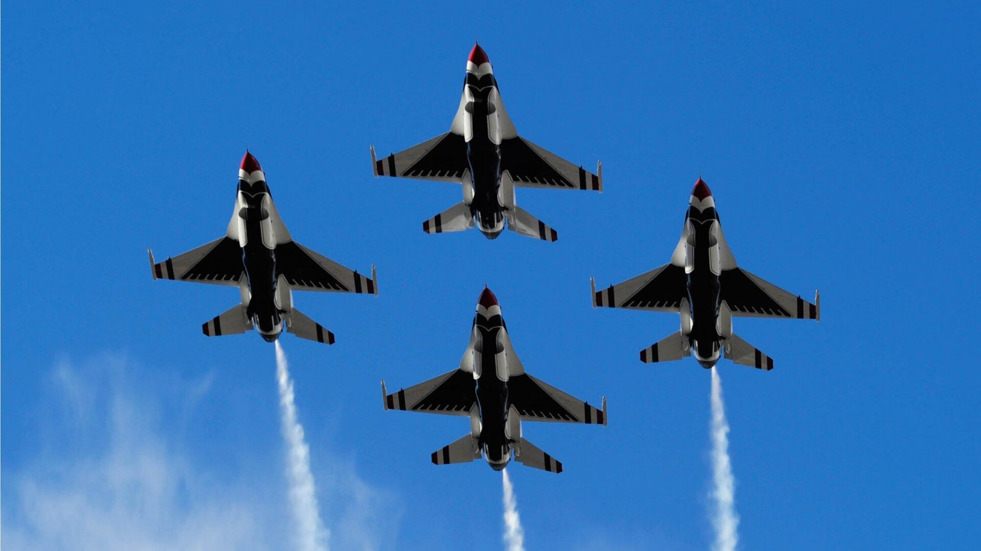 保罗进攻端无解，黄蜂大胜新疆队—跨联盟对决的震撼瞬间