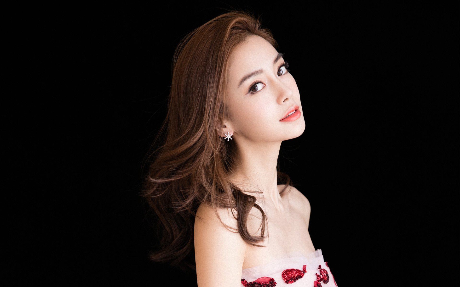 防线崩塌与守护神，德里赫特一锤定音，莱比锡红牛打穿伊拉克军团