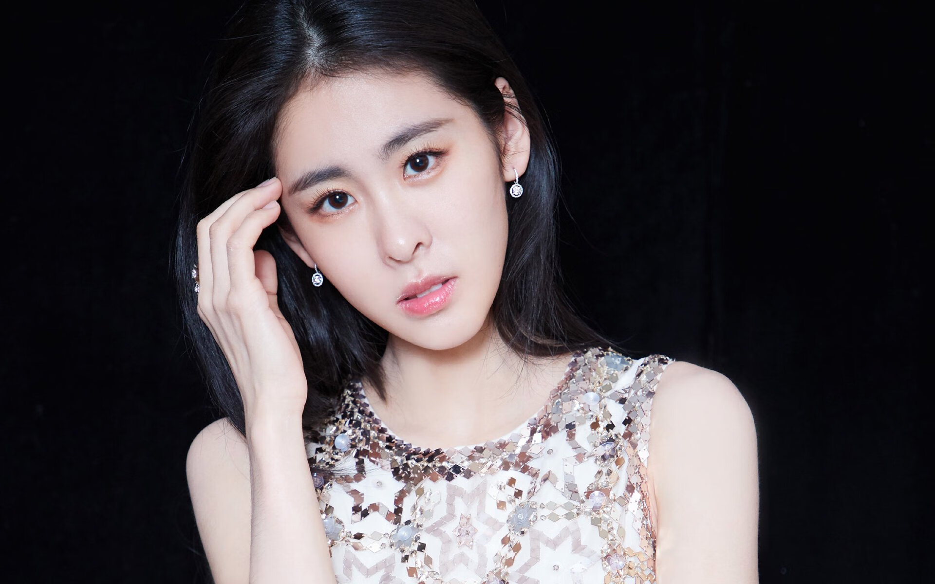 两个战场,一种绝境,当浙江队用团队撕破新疆,字母哥用个人意志主宰抢七